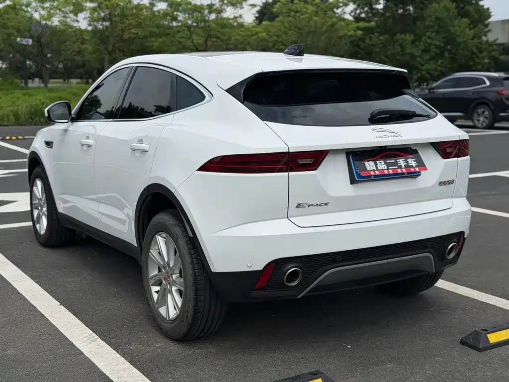 Jaguar E-PACE — фото 8