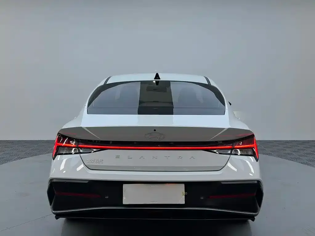 Hyundai Elantra — фото 2