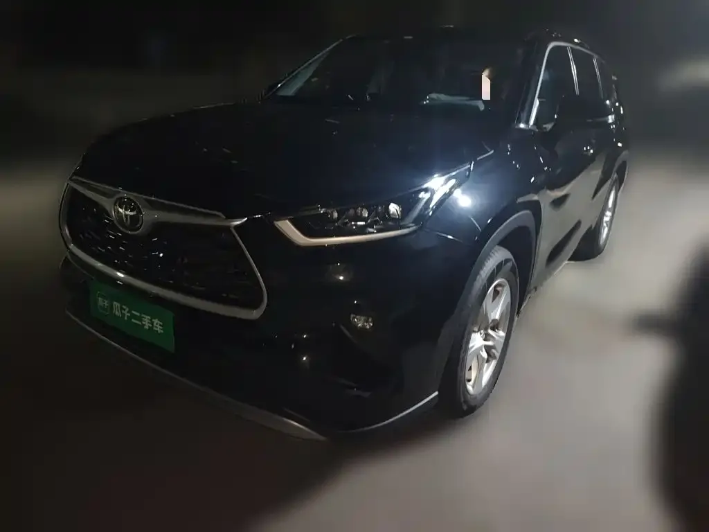 Toyota Highlander — фото 1