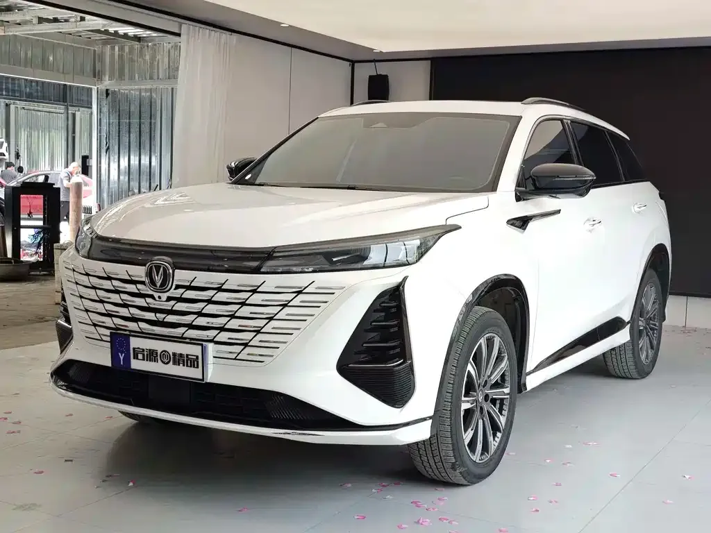 Changan CS75 PLUS — фото 1