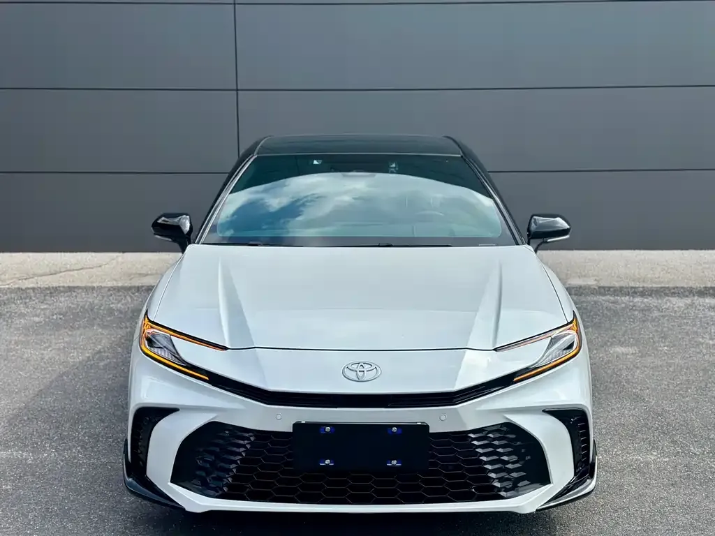 Toyota Camry — фото 8
