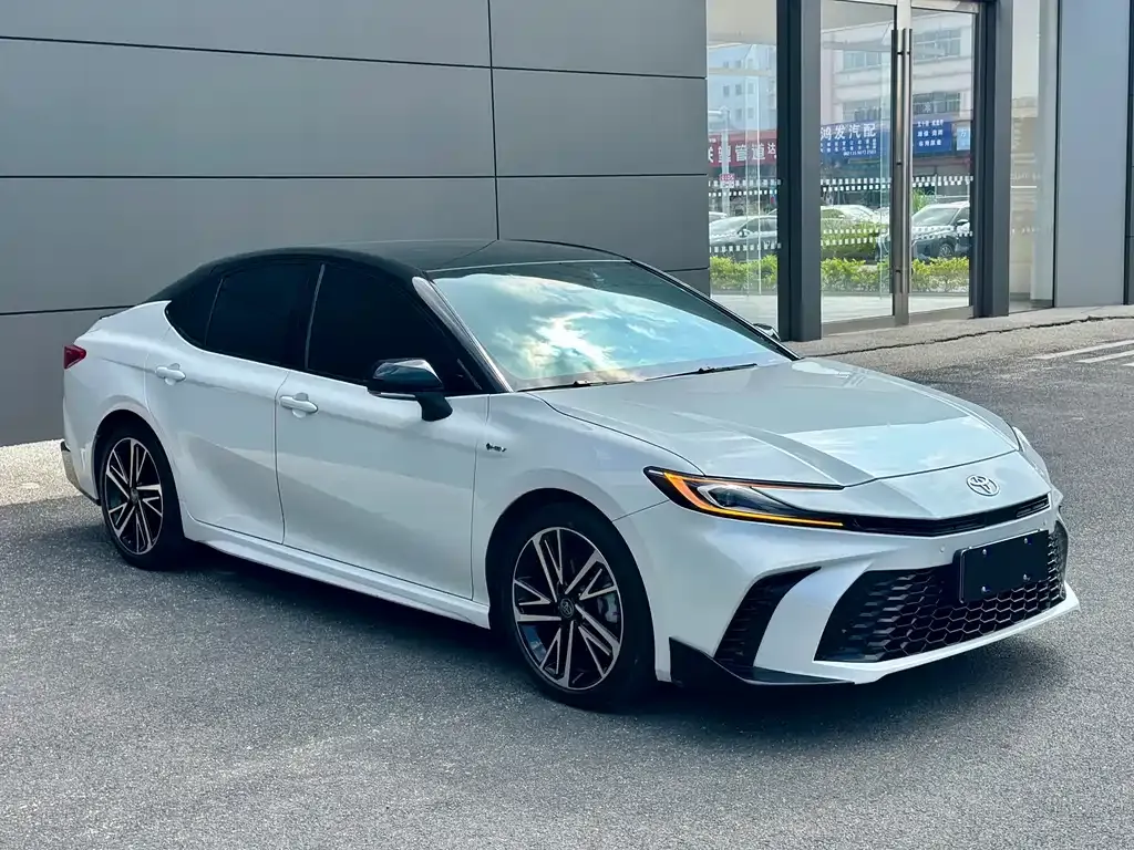 Toyota Camry — фото 4