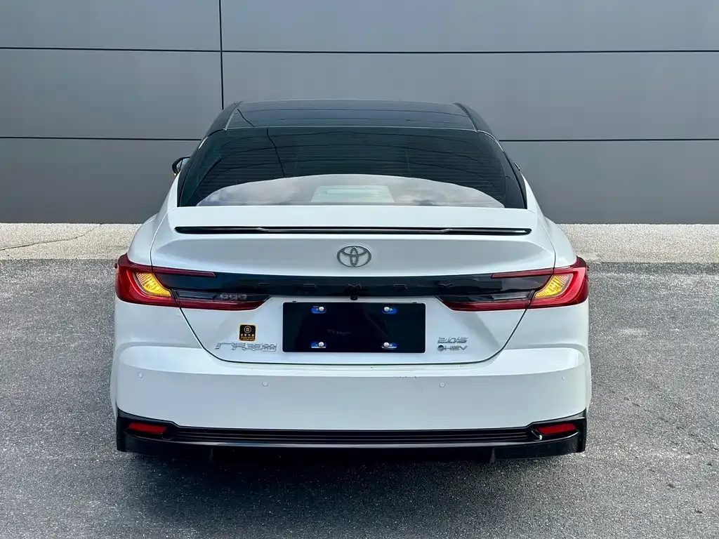 Toyota Camry — фото 6