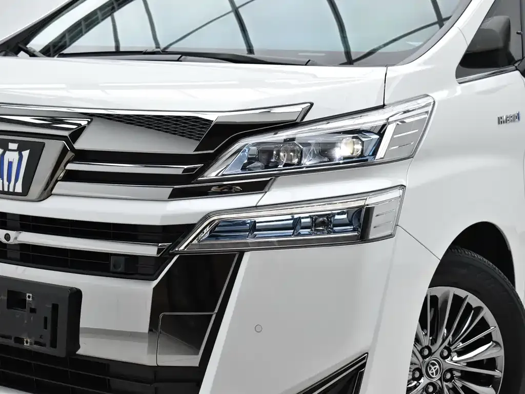 Toyota Vellfire — фото 5