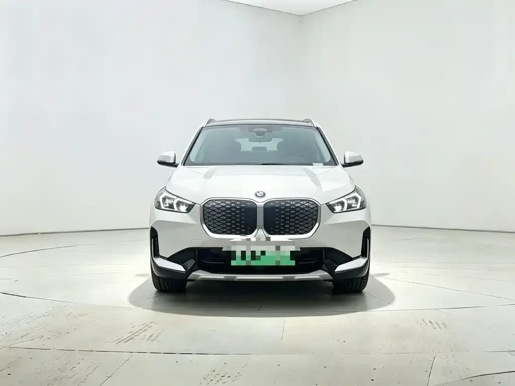 BMW iX1 — фото 5
