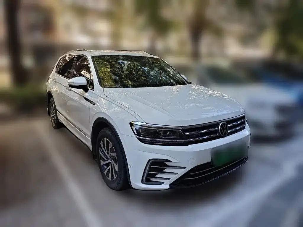 Volkswagen Tiguan L PHEV — фото 8