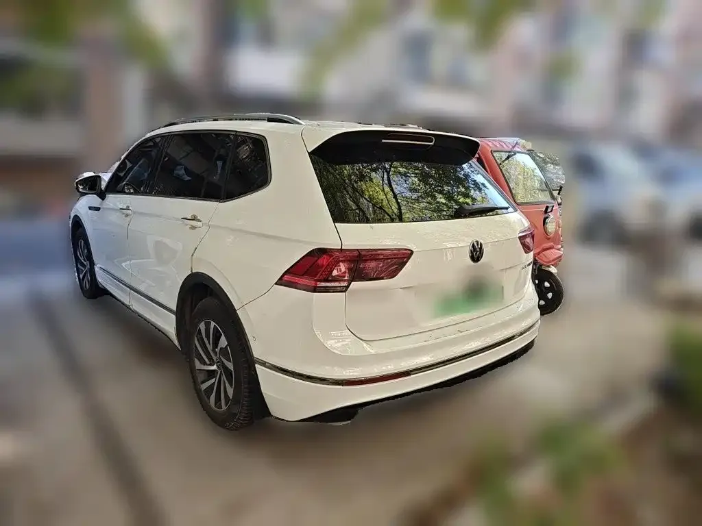 Volkswagen Tiguan L PHEV — фото 2