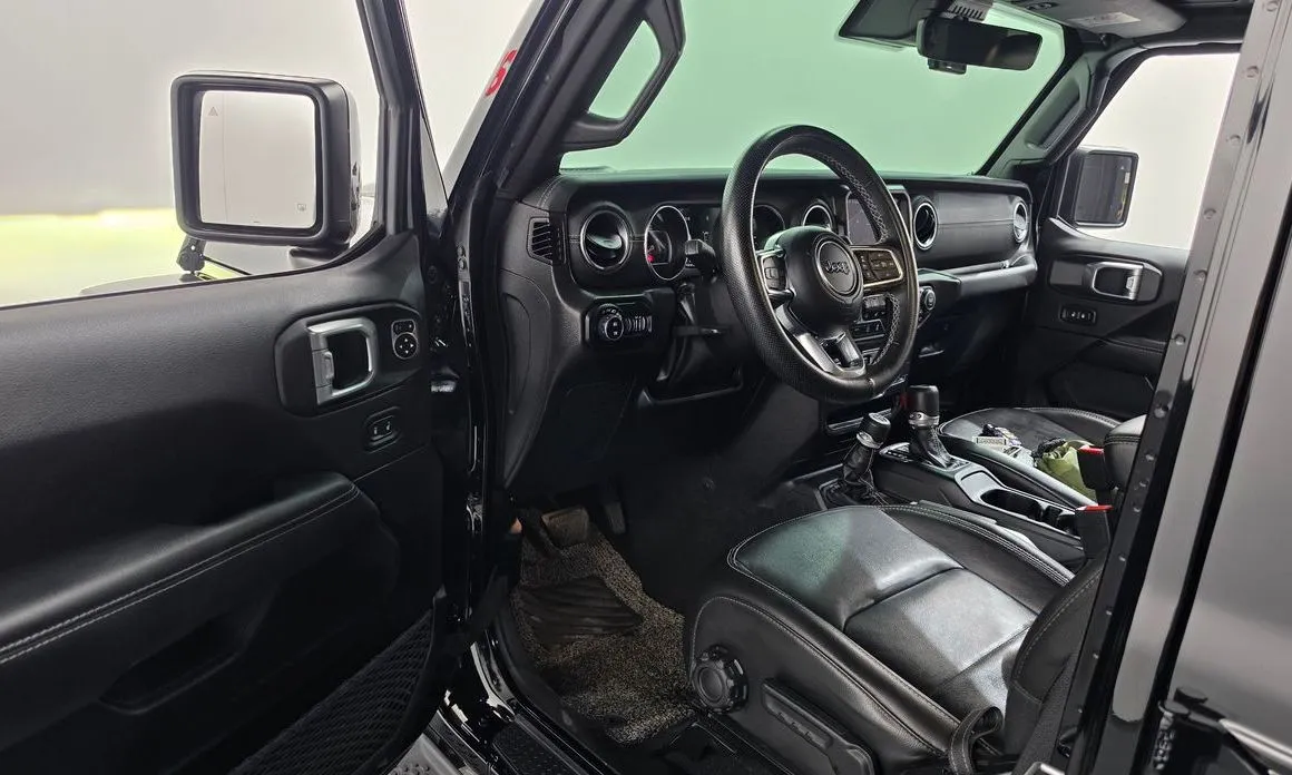 Jeep Wrangler — фото 9