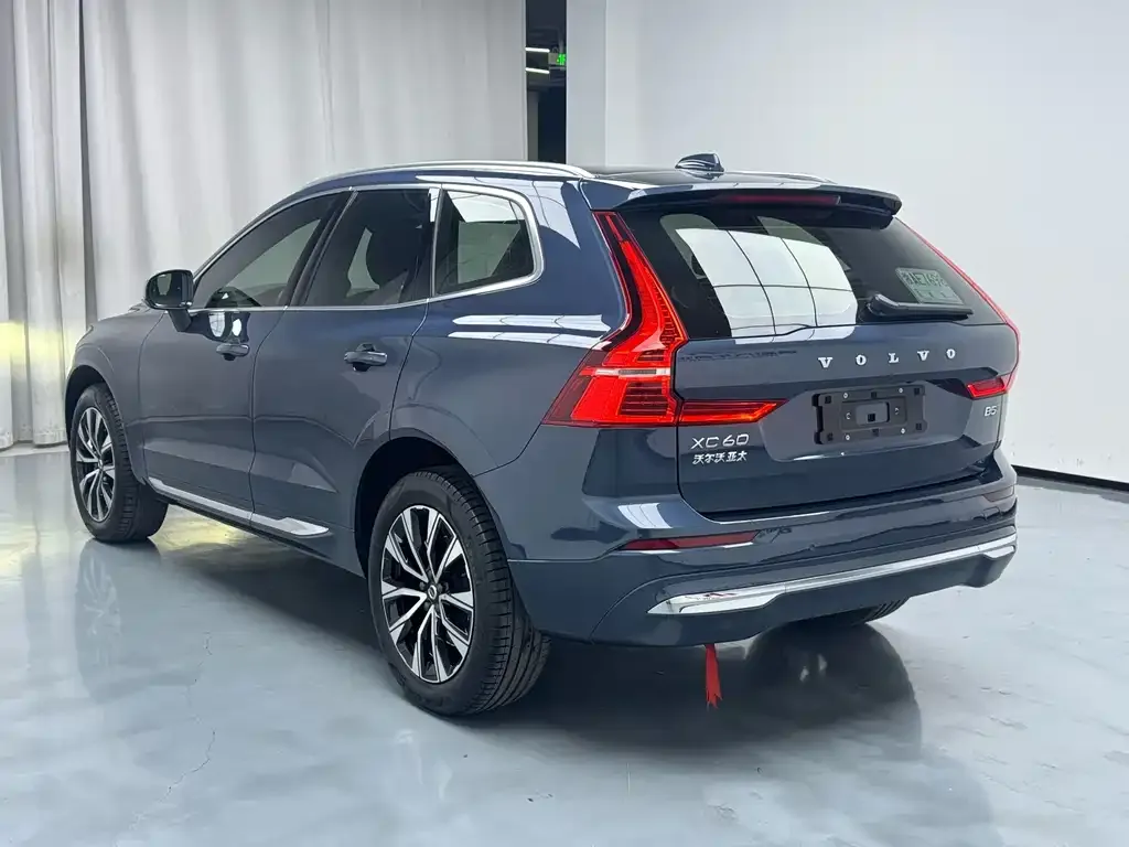 Volvo XC60 — фото 5