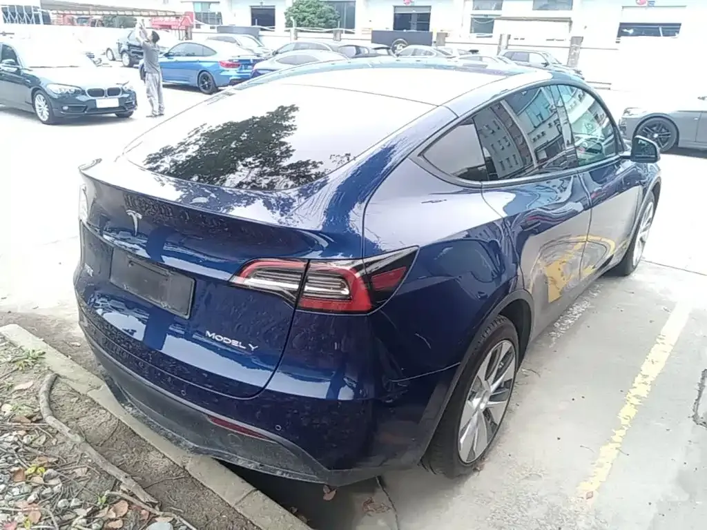 Tesla Model Y — фото 9