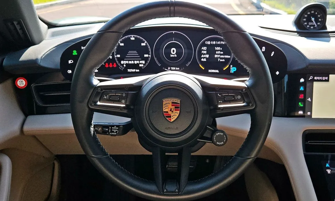 Porsche Taycan — фото 6