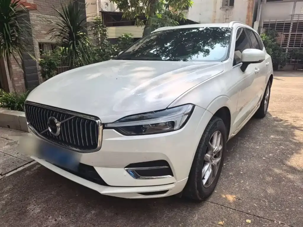 Volvo XC60 — фото 1