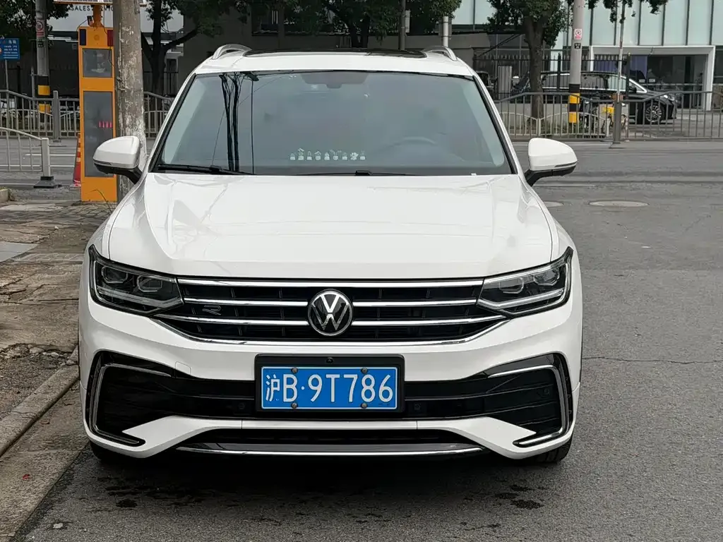 Volkswagen Tiguan L — фото 8