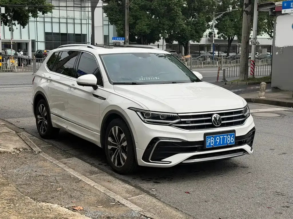 Volkswagen Tiguan L — фото 9