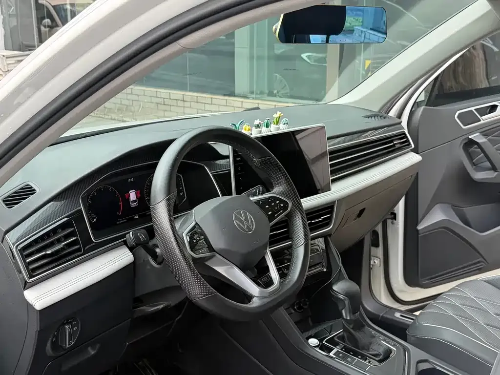 Volkswagen Tiguan L — фото 4
