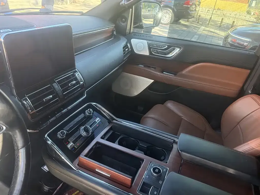 Lincoln Navigator — фото 9