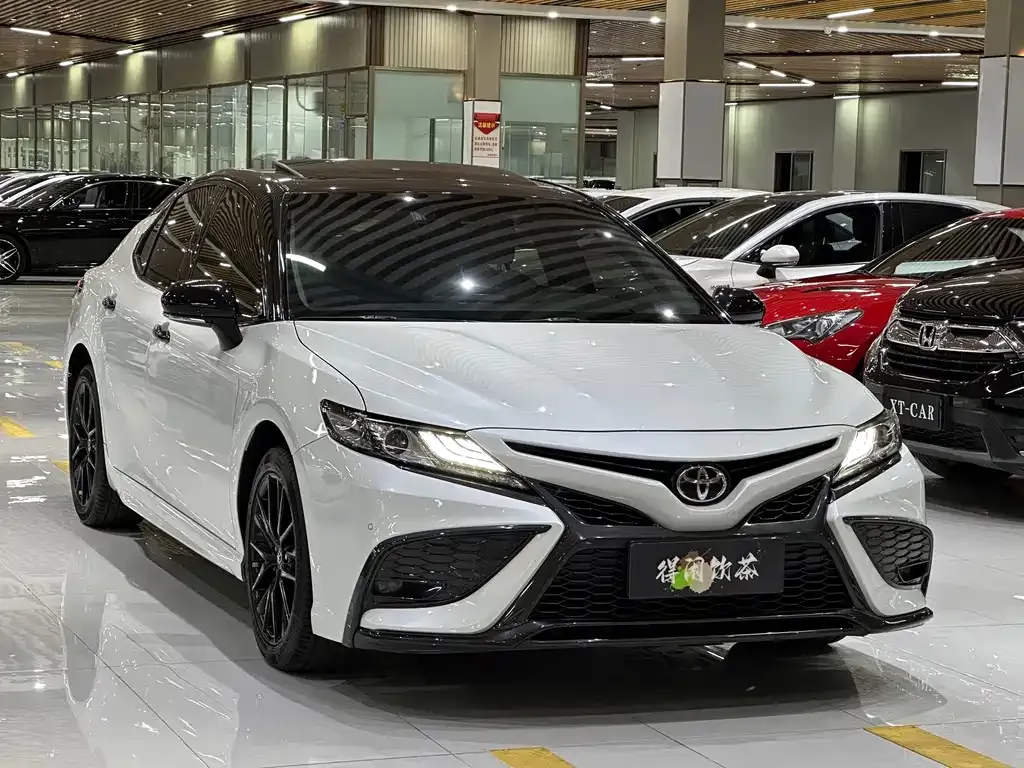 Toyota Camry — фото 4