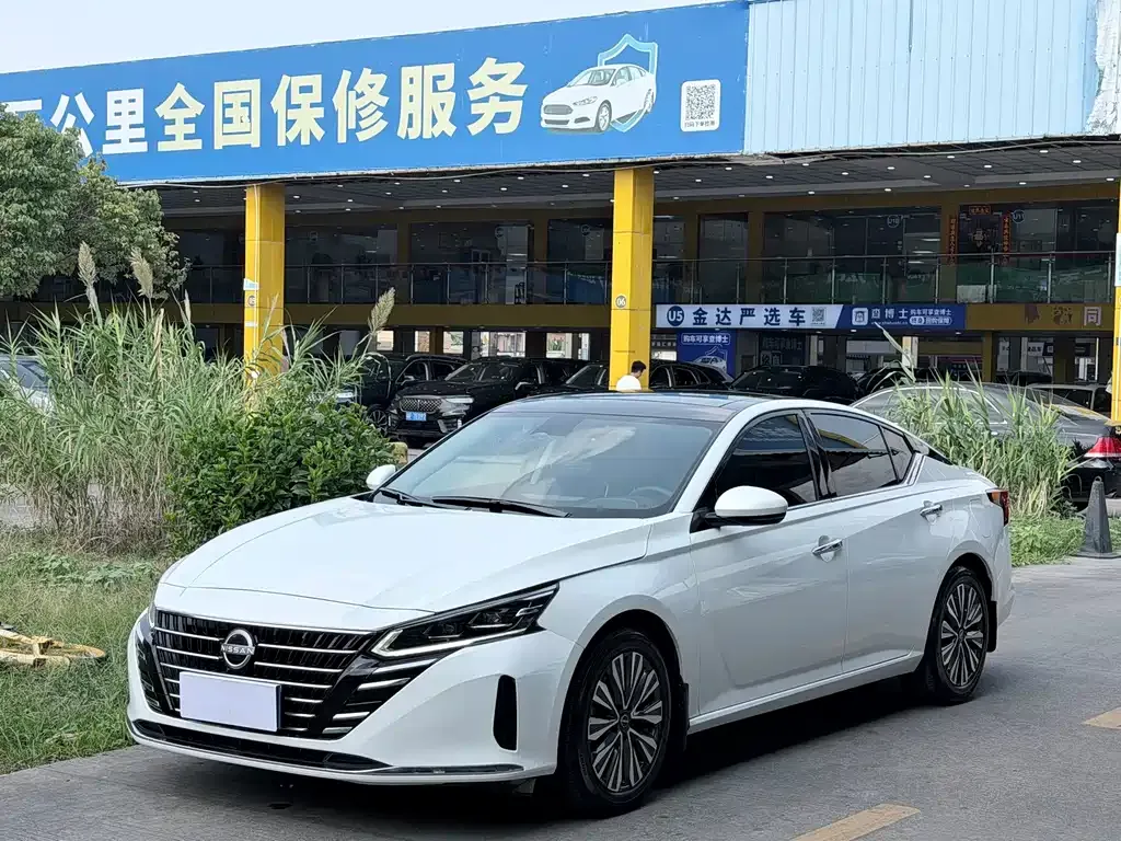 Nissan Teana — фото 1