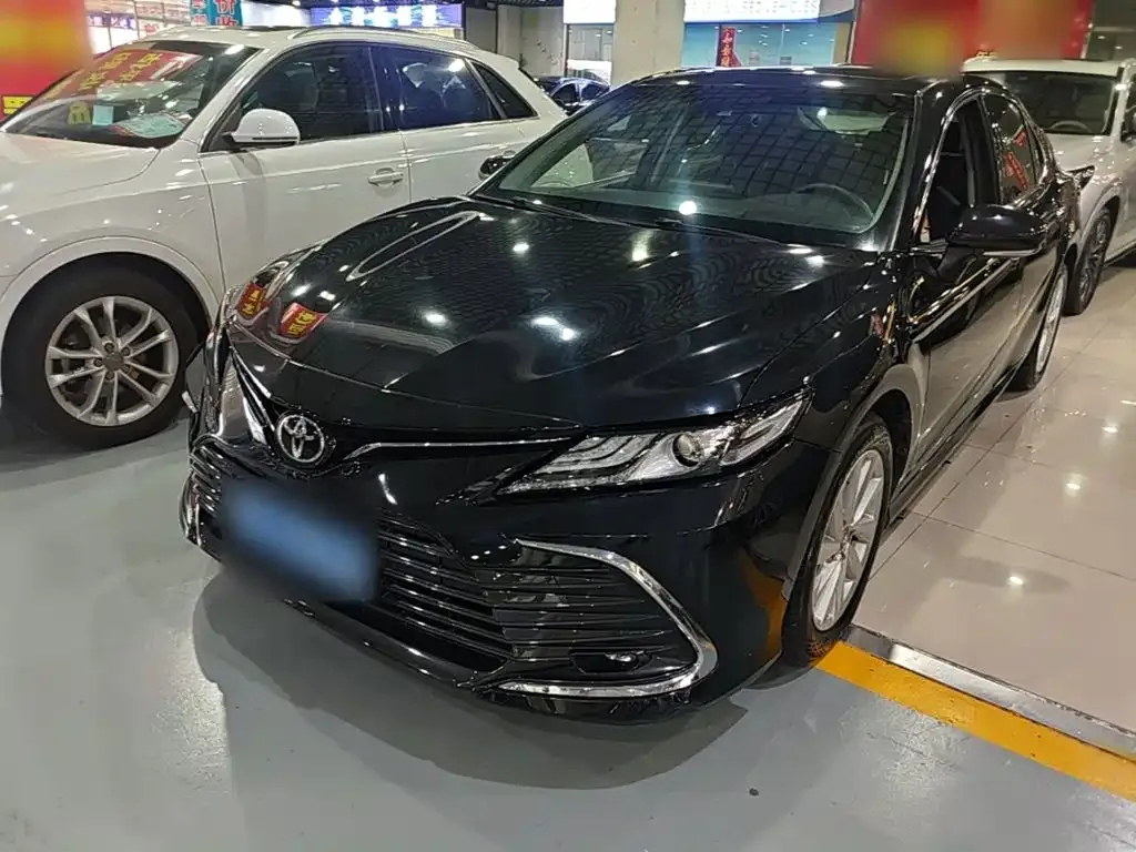 Toyota Camry — фото 1
