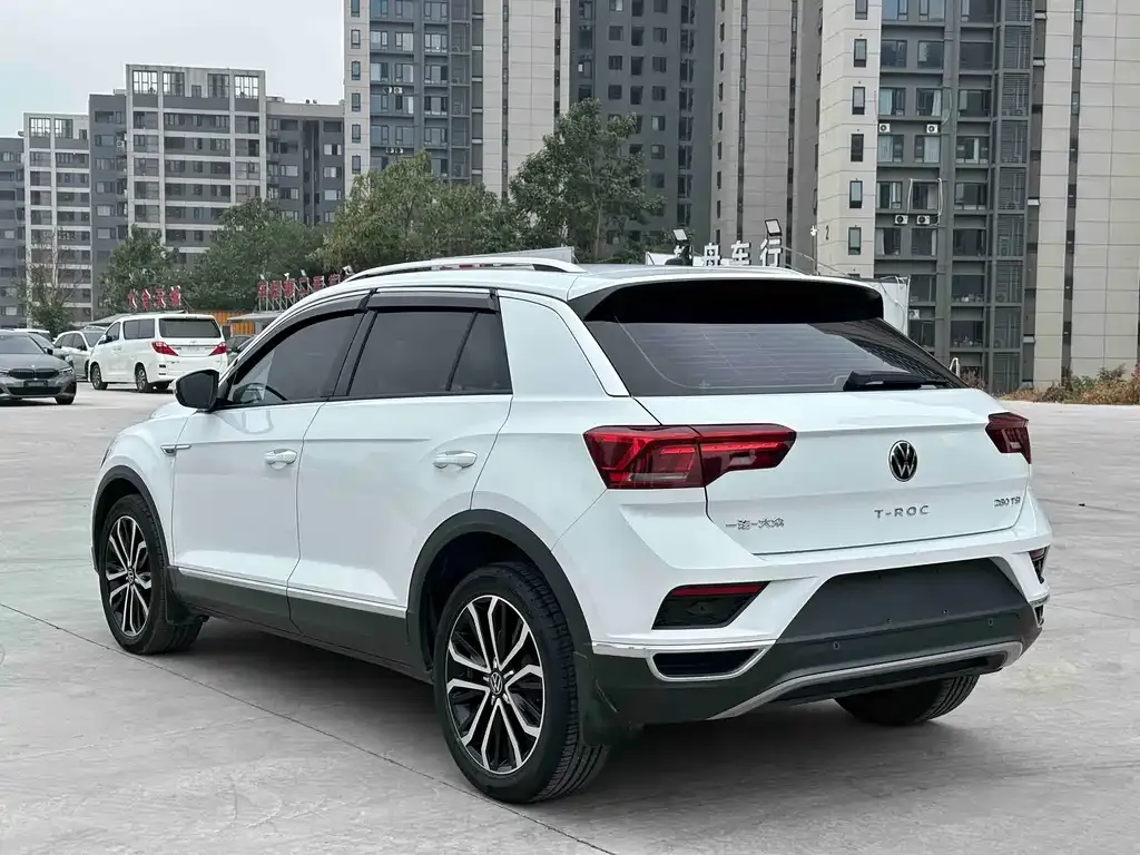 Volkswagen T-Roc — фото 6