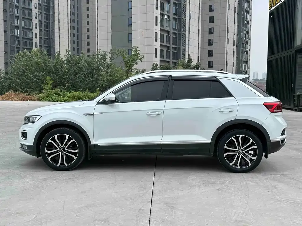 Volkswagen T-Roc — фото 2