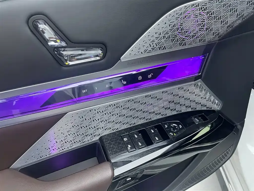 BMW i7 — фото 10