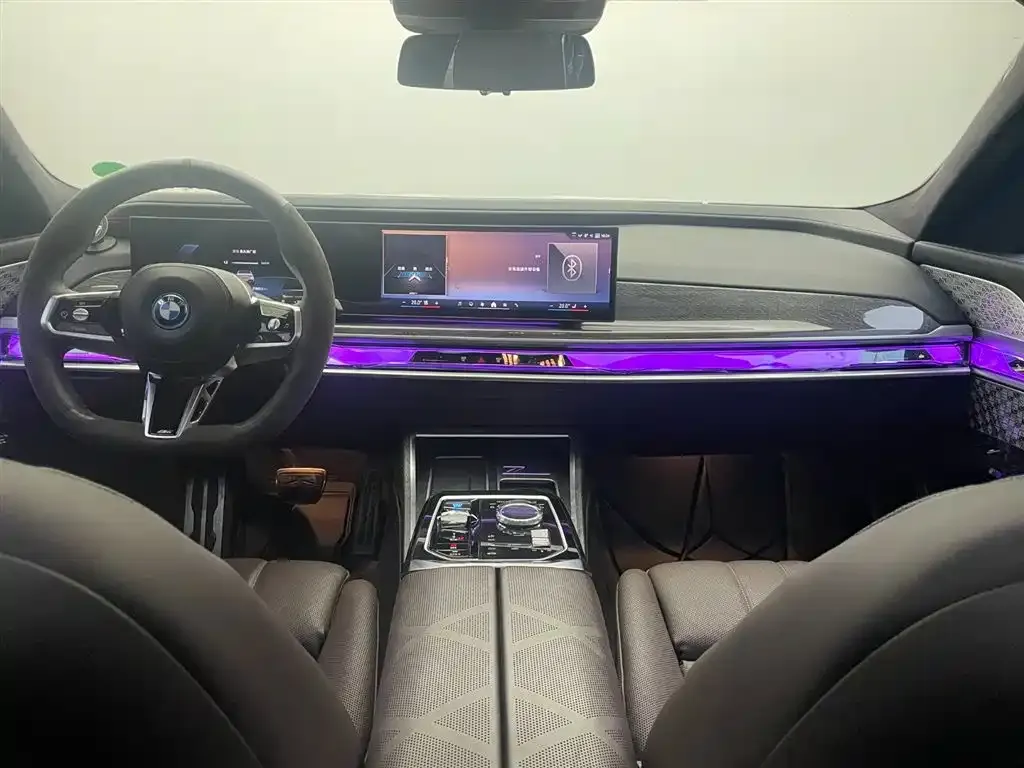 BMW i7 — фото 7