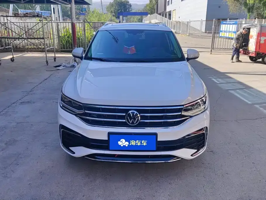 Volkswagen Tiguan L — фото 8