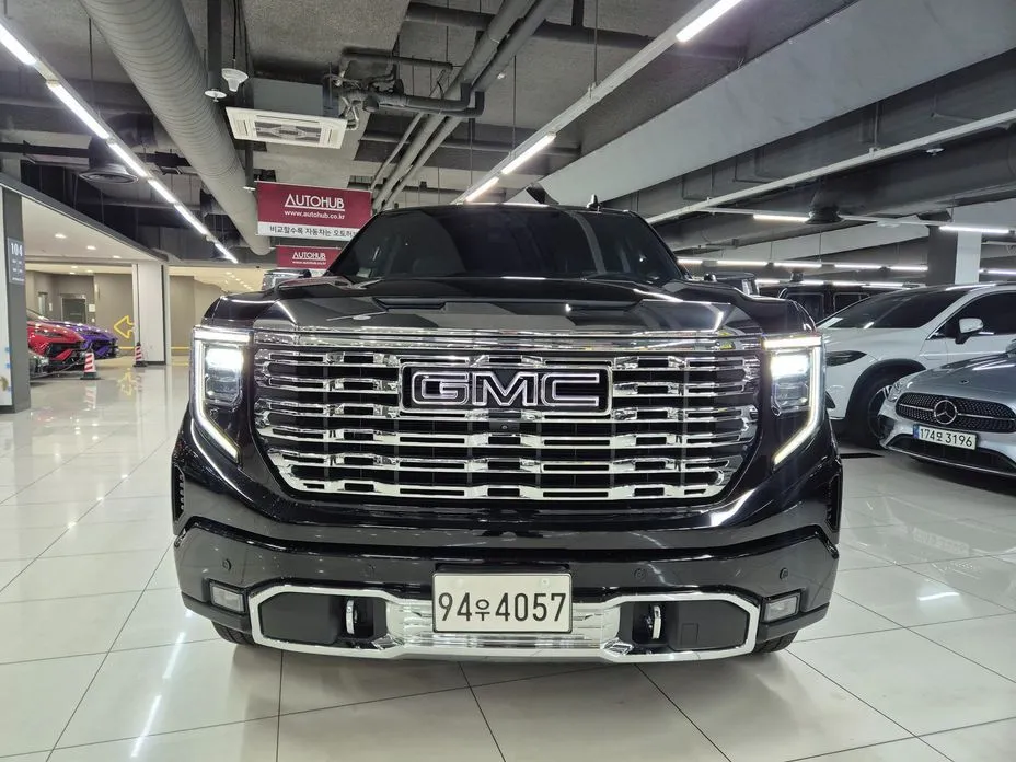 GMC Sierra — фото 1