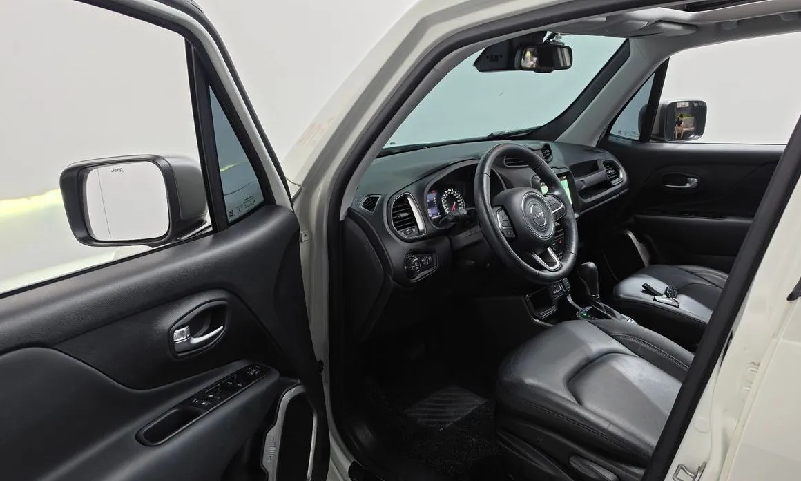 Jeep Renegade — фото 2
