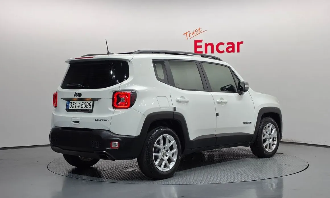 Jeep Renegade — фото 10