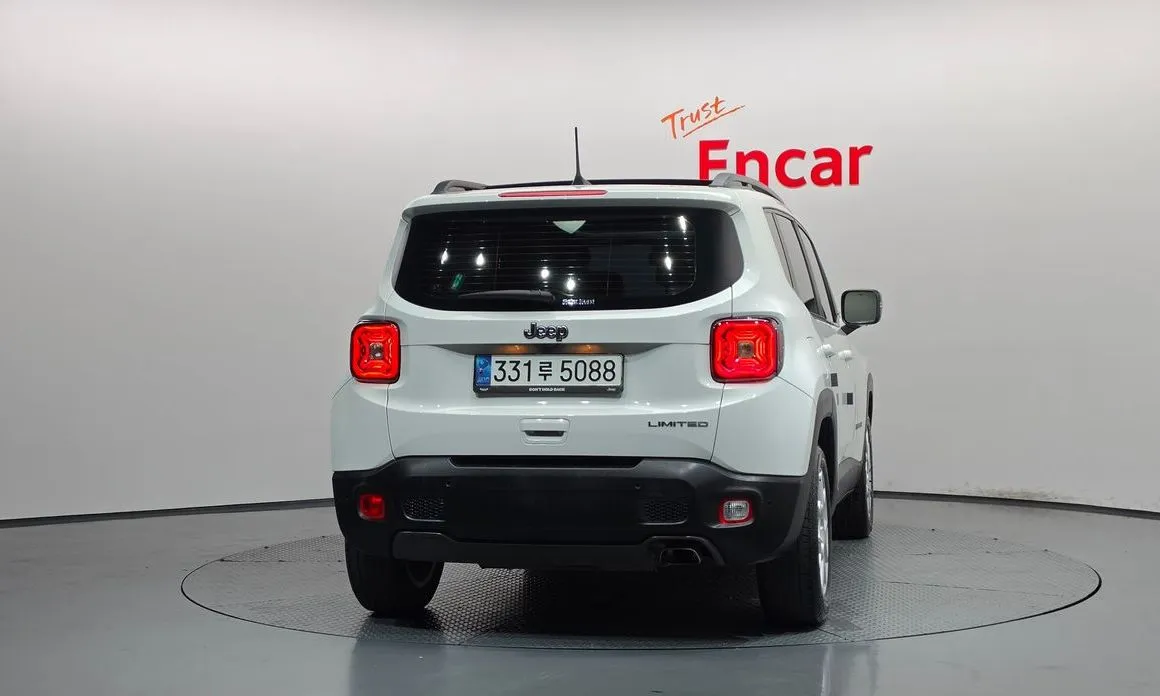Jeep Renegade — фото 3