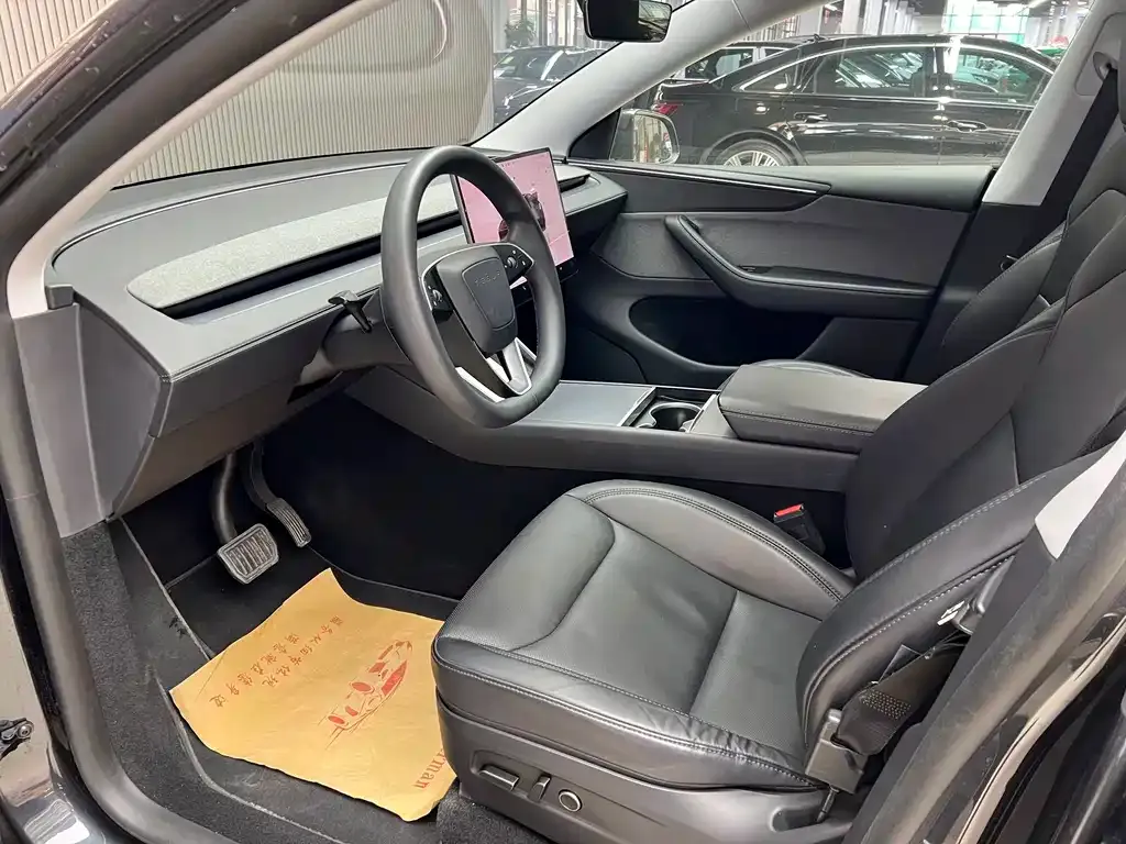 Tesla Model Y — фото 8