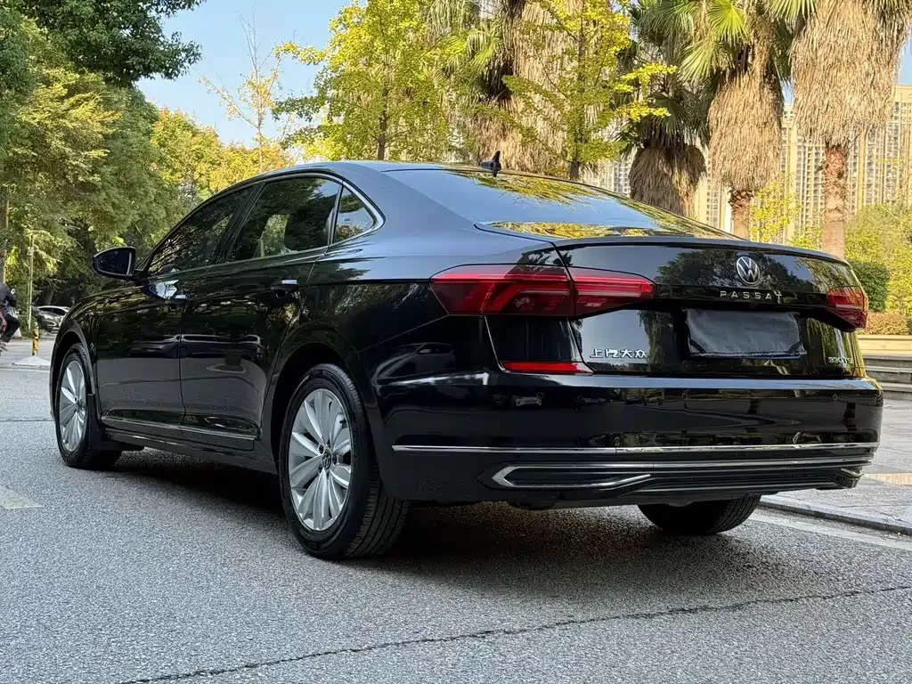 Volkswagen Passat — фото 10