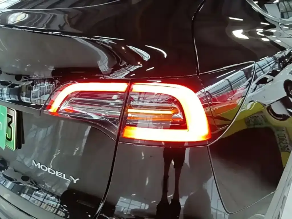 Tesla Model Y — фото 4