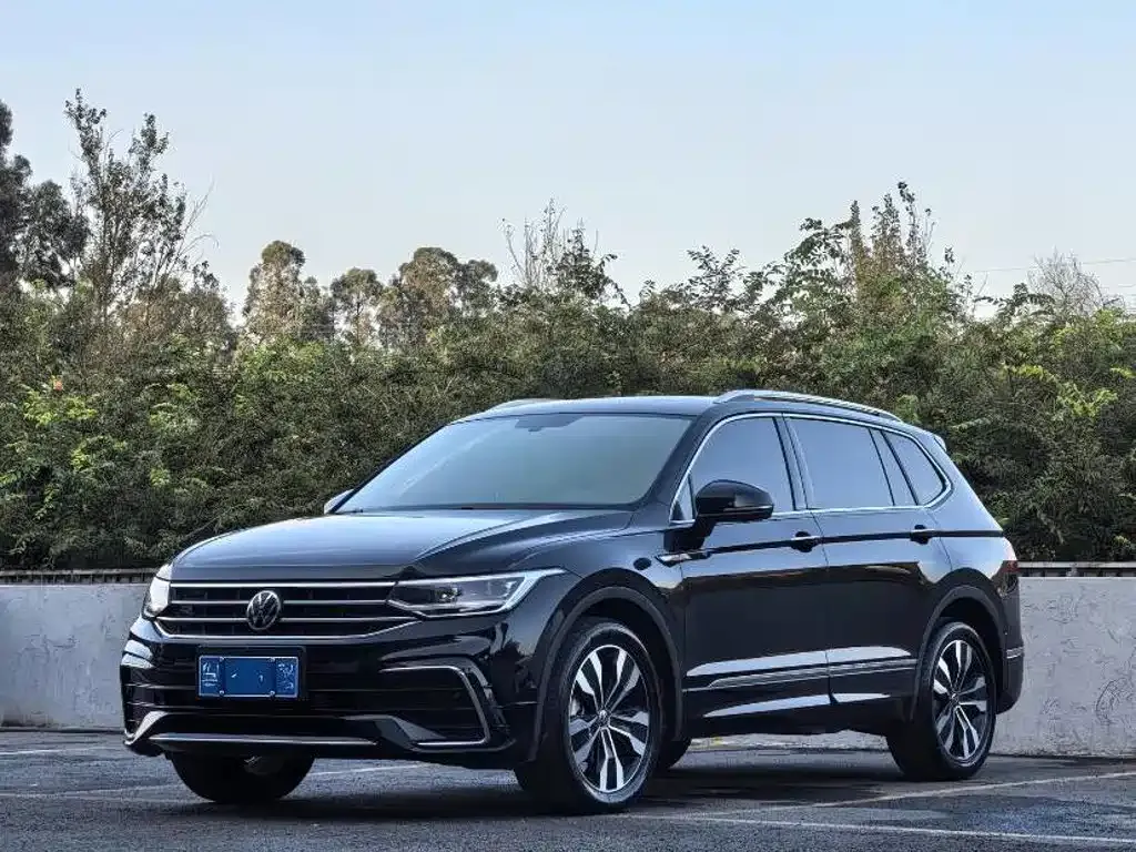 Volkswagen Tiguan L — фото 1