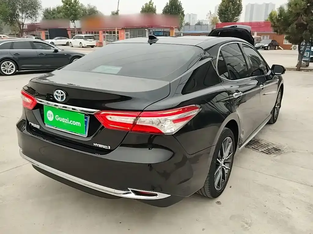 Toyota Camry — фото 2