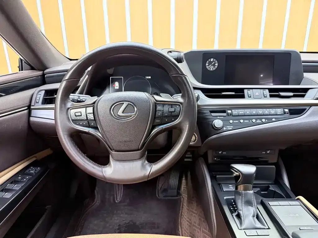 Lexus ES — фото 9