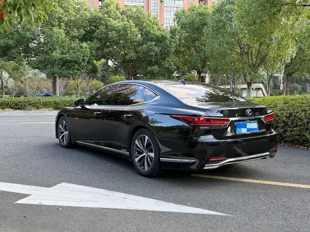 Lexus LS — фото 10