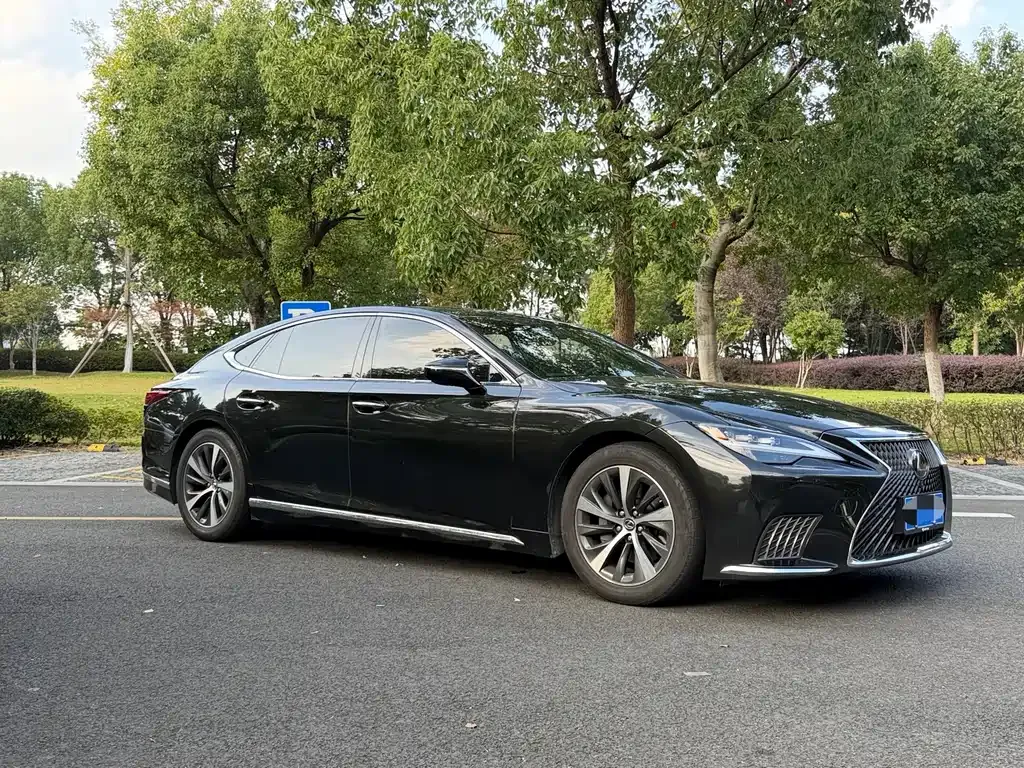 Lexus LS — фото 9