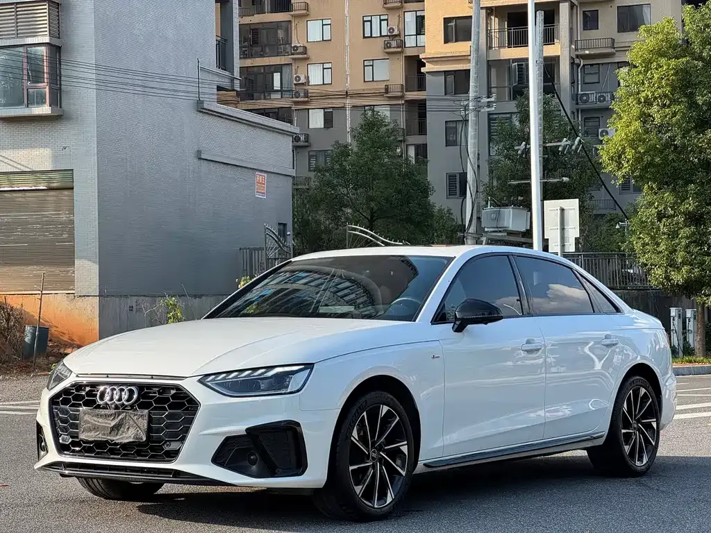 Audi A4L — фото 1