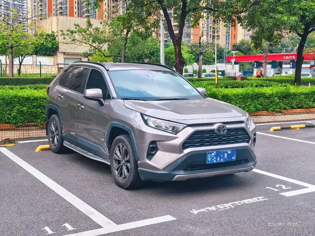 Toyota RAV4 — фото 6