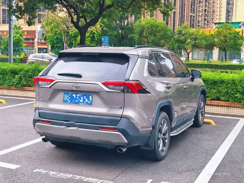 Toyota RAV4 — фото 5