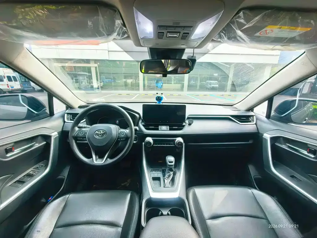 Toyota RAV4 — фото 9