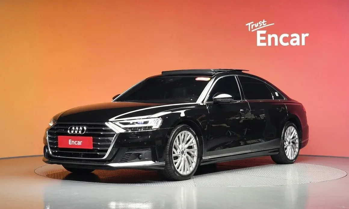 Audi A8 — фото 1
