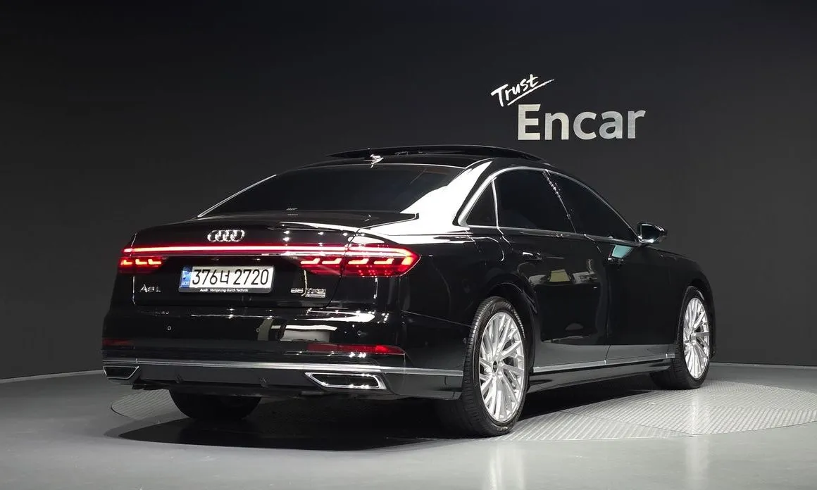Audi A8 — фото 2