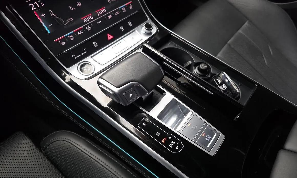Audi A8 — фото 6