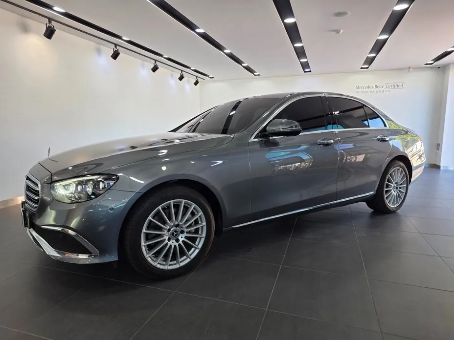 Mercedes-Benz E-Class — фото 1