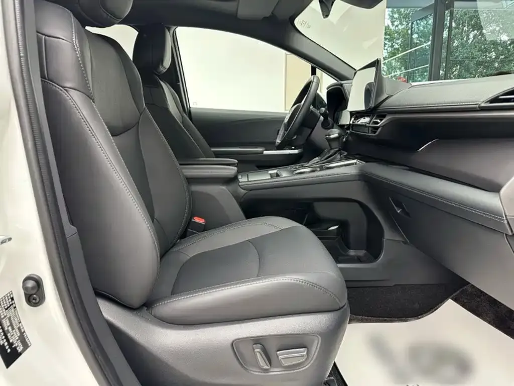 Toyota Sienna — фото 4