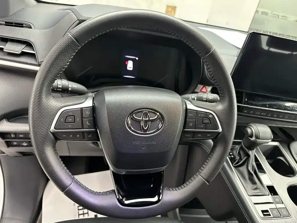Toyota Sienna — фото 10